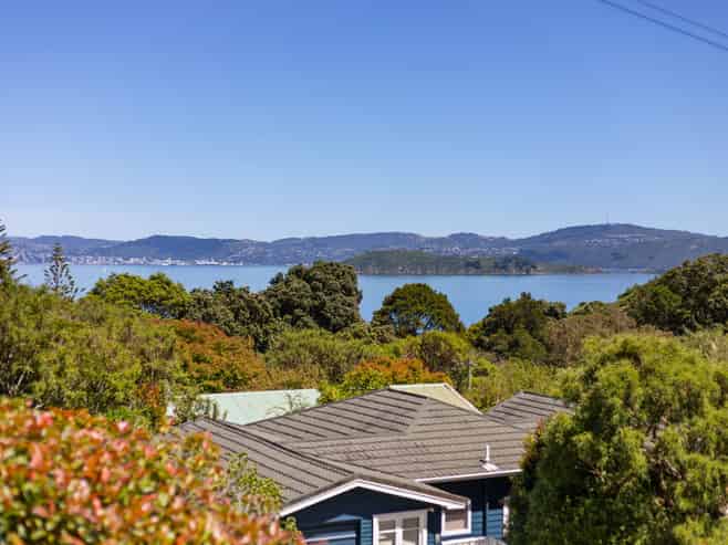 15 Kaitawa Road, York Bay, Eastbourne