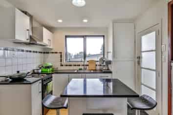 21 Julian Place, Otara