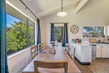 44 Mirrabooka Avenue, Botany Downs