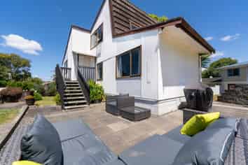 44 Mirrabooka Avenue, Botany Downs