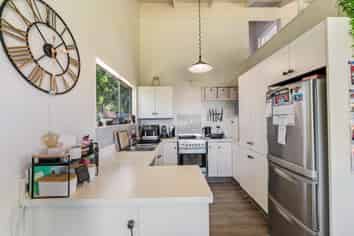 44 Mirrabooka Avenue, Botany Downs