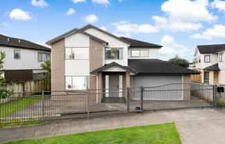 23 Bordeaux Parade, Te Atatu South