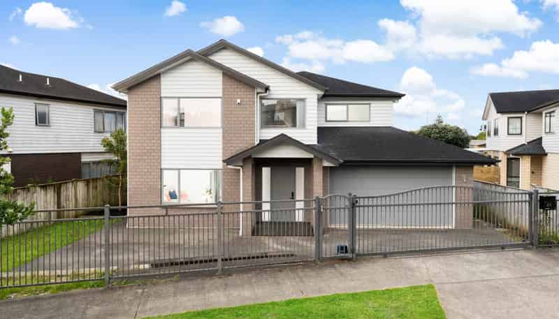 23 Bordeaux Parade, Te Atatu South