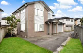 23 Bordeaux Parade, Te Atatu South