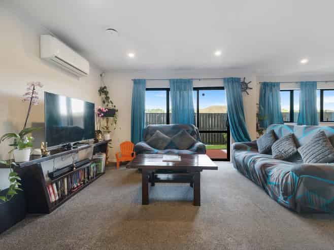 2  Grandifolia Road, Takanini