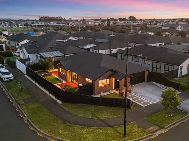 2  Grandifolia Road, Takanini