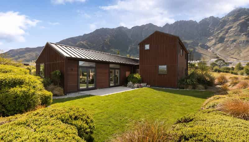 1 Brett Lane, Jacks Point