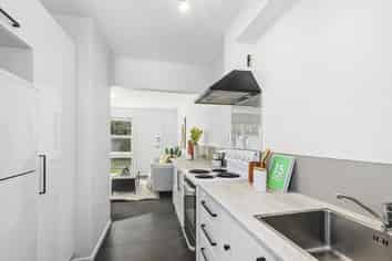 2/102 Endeavour Street, Lyall Bay