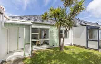 2/102 Endeavour Street, Lyall Bay