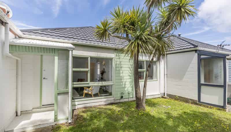 2/102 Endeavour Street, Lyall Bay