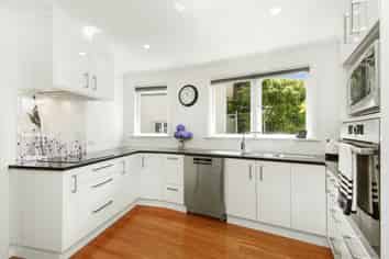 7 Dawn Grove, Brown Owl