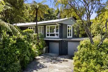 7 Dawn Grove, Brown Owl