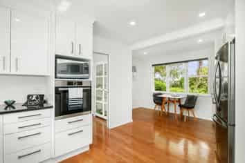 7 Dawn Grove, Brown Owl