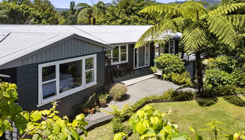 7 Dawn Grove, Brown Owl