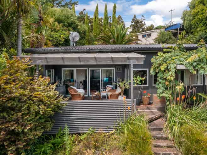 530 Dairy Flat Highway, Dairy Flat