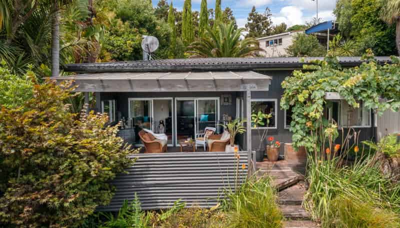 530 Dairy Flat Highway, Dairy Flat