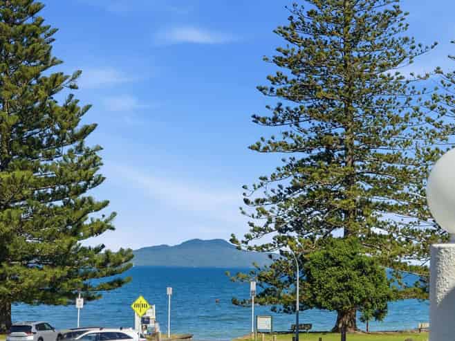 1/1 Valley Road, Browns Bay