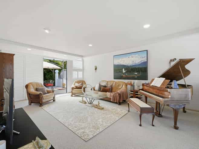 1/1 Valley Road, Browns Bay