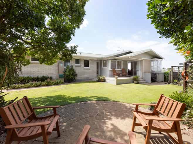 69 Poaka Avenue, Dinsdale