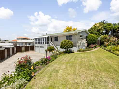 69 Poaka Avenue, Dinsdale