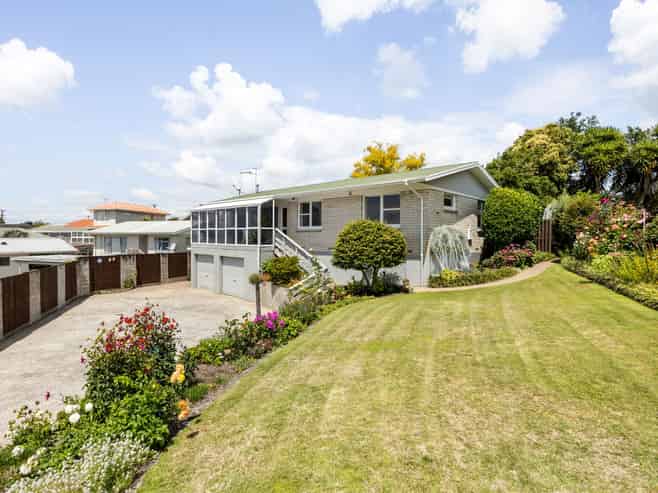 69 Poaka Avenue, Dinsdale