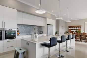 16 Rexford Heights, Pyes Pa