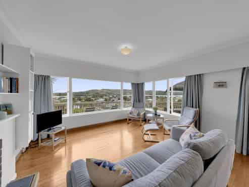 37 Long Street, Raglan