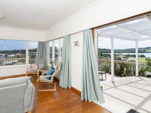 37 Long Street, Raglan