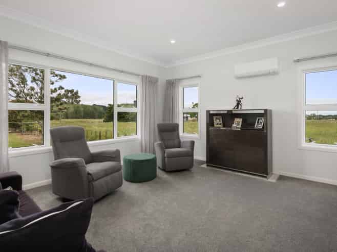 141 Neavesville Road, Puriri