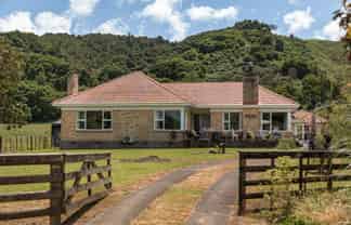 141 Neavesville Road, Puriri