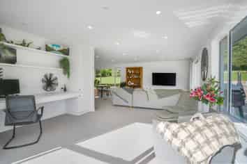 51 Sinclair Road, Browns