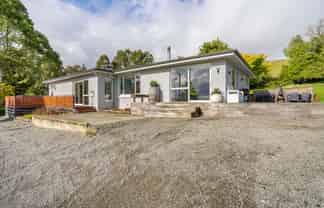 51 Sinclair Road, Browns