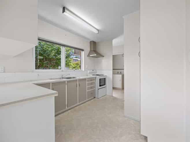 64 Angelo Avenue, Howick