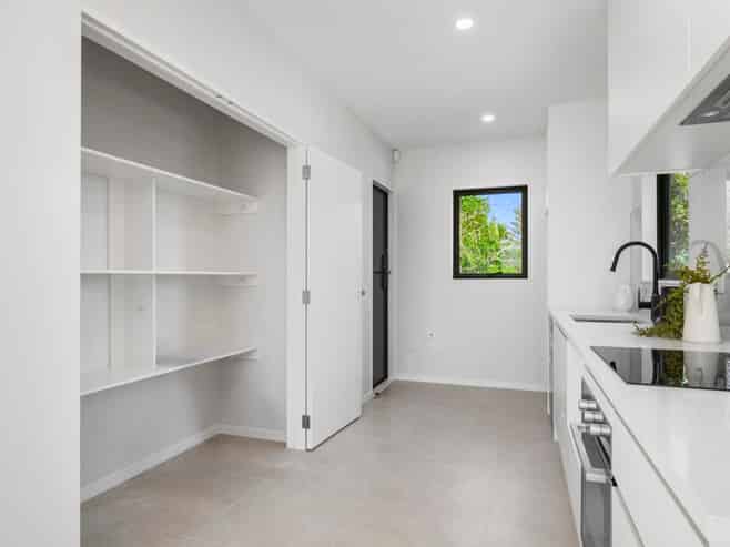  8D  Clutha Crescent, Clover Park