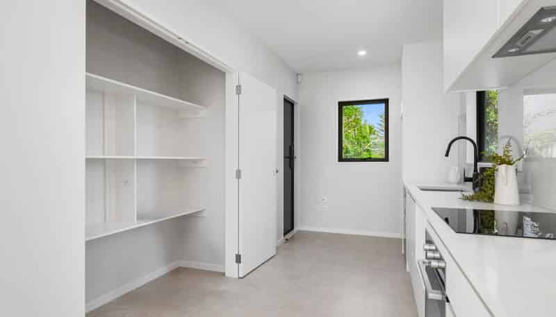  8D  Clutha Crescent, Clover Park