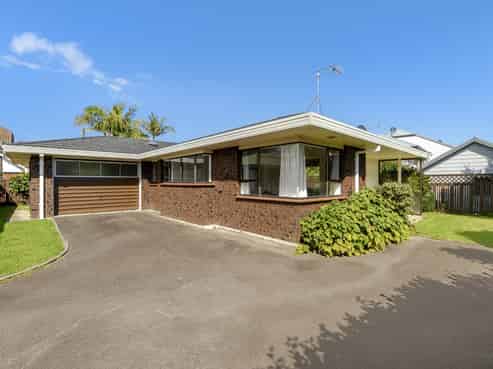 111A Kings Avenue, Matua