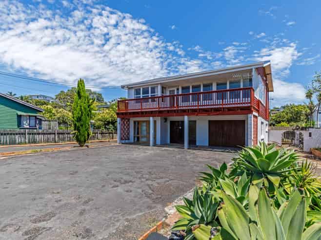 18 Sulphur Beach Road, Northcote Point