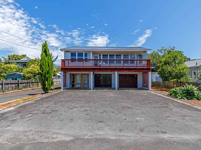 18 Sulphur Beach Road, Northcote Point