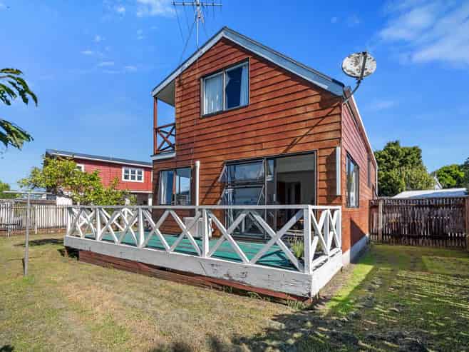 18 Sulphur Beach Road, Northcote Point