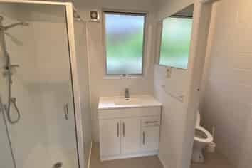 2/3 Angle Street, Picton