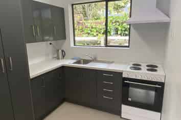 2/3 Angle Street, Picton