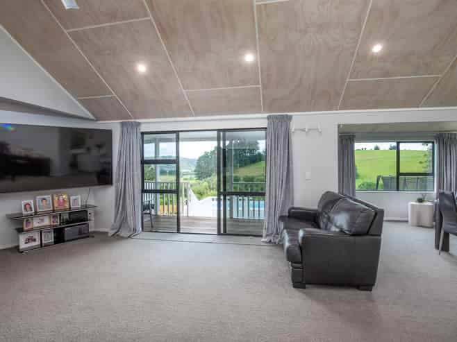 486 Pinnacle Hill Road, Bombay