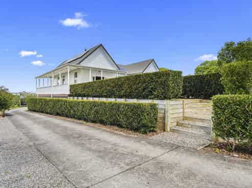 79 Lincoln Road East, Inglewood