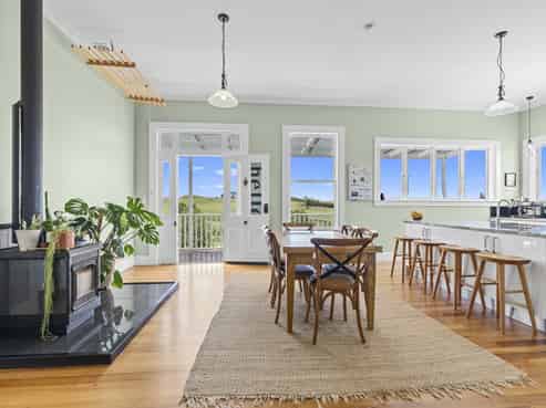 79 Lincoln Road East, Inglewood