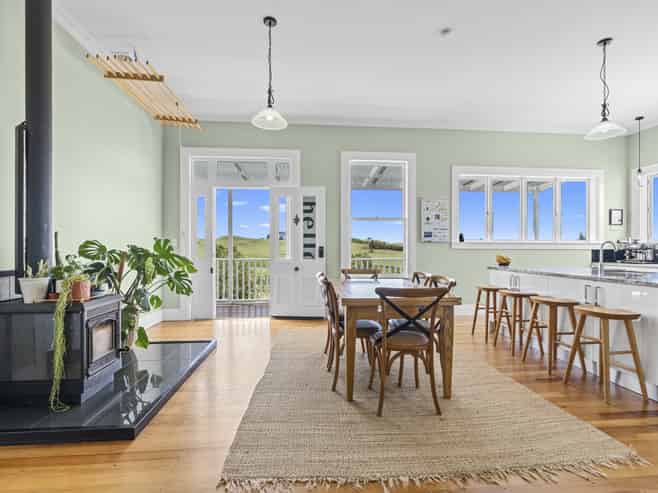 79 Lincoln Road East, Inglewood