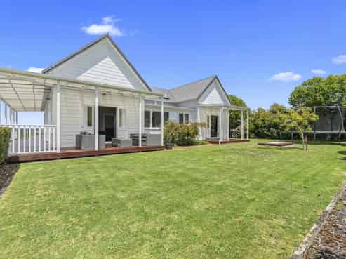 79 Lincoln Road East, Inglewood