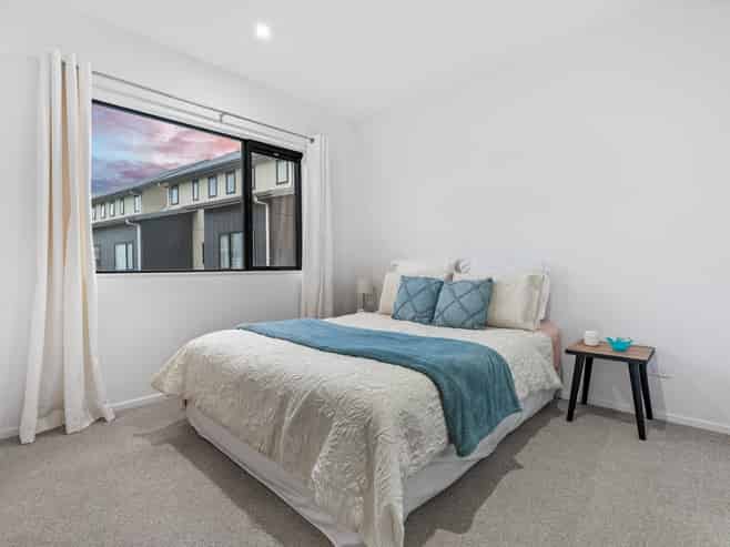 37 Eileen Newey Place, Henderson