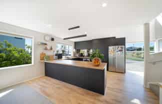 27A Comber Place, Johnsonville