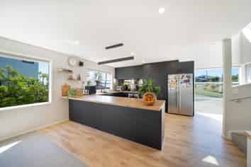 27A Comber Place, Johnsonville