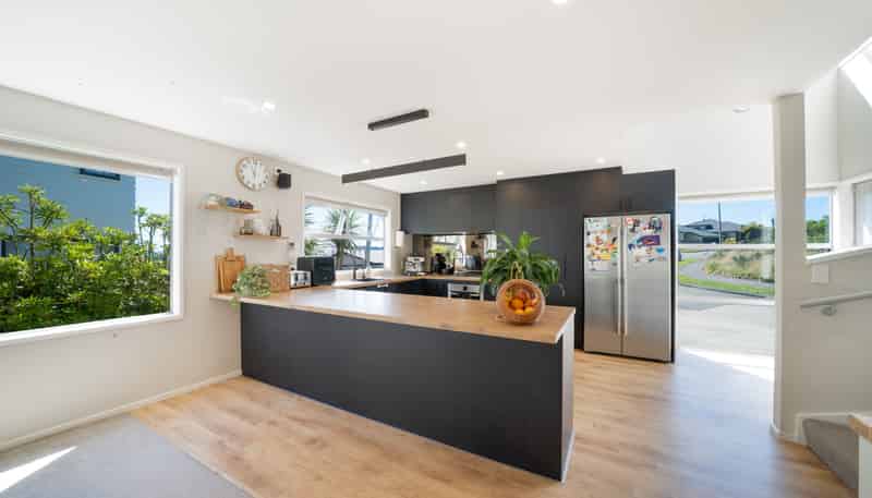 27A Comber Place, Johnsonville